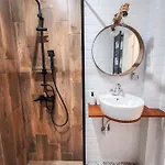 Bohemian Flat * ブカレスト
